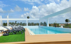 TROPICAL SUITES with ROOFTOP POOL, BEACH CLUB, SPA, RESTAURANTS